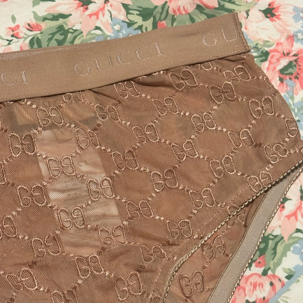 Gucci Large Nude Tan Lace Logo Bralette & High-Waist Brief Set - Picture 4 of 11